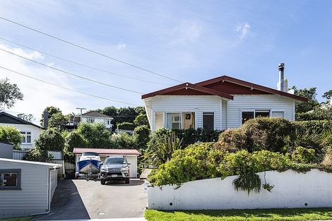 Photo of property in 13 Bracken Street, New Plymouth, 4310
