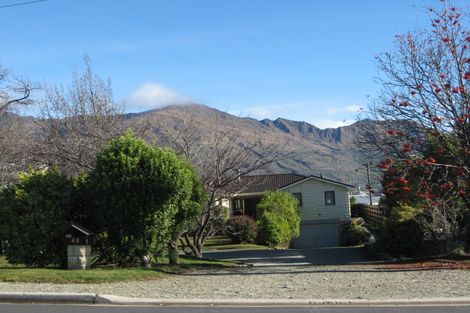 Photo of property in 48 Totara Terrace, Wanaka, 9305