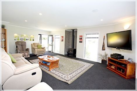 Photo of property in 10 Oxnam Place, Foxton Beach, Foxton, 4815