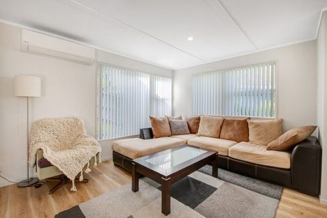 Photo of property in 5 Maori Hut Road, Red Beach, 0932