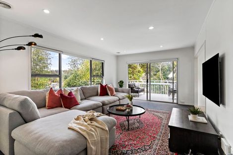 Photo of property in 1/21 Woodcote Drive, Glenfield, Auckland, 0629