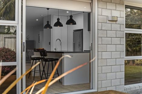 Photo of property in 2 Cecilia Place, Papamoa Beach, Papamoa, 3118