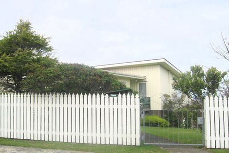 Photo of property in 5 Oakleigh Street, Maungaraki, Lower Hutt, 5010