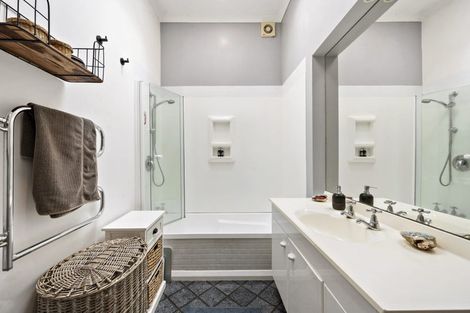 Photo of property in 64 Roseneath Terrace, Roseneath, Wellington, 6011