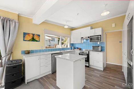 Photo of property in 7 Manor Drive, Stokes Valley, Lower Hutt, 5019