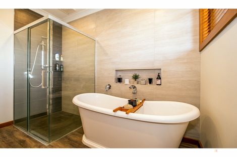 Photo of property in 72 Timaru Road, Waimate, 7924