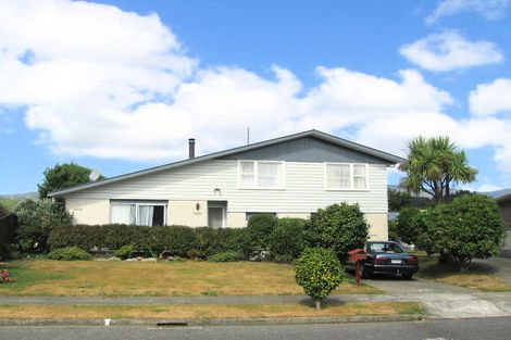 Photo of property in 14 Akron Grove, Totara Park, Upper Hutt, 5018