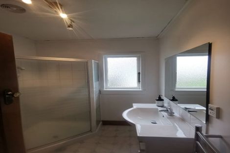 Photo of property in 18 Waiohua Road, Greenlane, Auckland, 1061