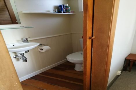 Photo of property in 180 Sutherland Road, Lyall Bay, Wellington, 6022