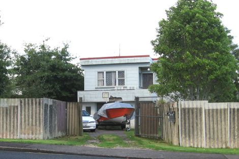 Photo of property in 2/72 Triangle Road, Massey, Auckland, 0614