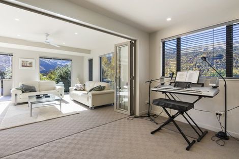 Photo of property in 21 Hood Crescent, Arrowtown, 9302