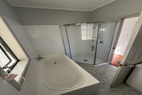Photo of property in 17 Gray Avenue, Mangere East, Auckland, 2024