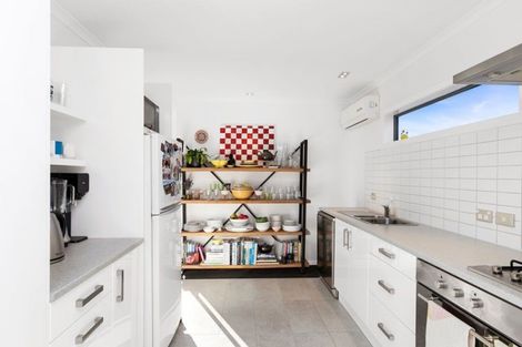 Photo of property in 19b Miles Crescent, Newlands, Wellington, 6037