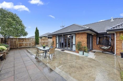 Photo of property in 6 Whitford Place, Rototuna North, Hamilton, 3210