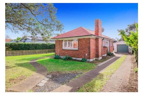 Photo of property in 133 Onewa Road, Northcote, Auckland, 0627