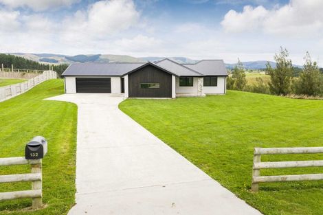 Photo of property in 132 Kingsdale Park Drive, Aokautere, Palmerston North, 4471