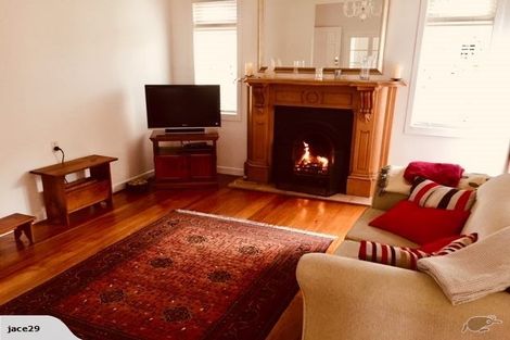 Photo of property in 10 Faulkner Road, Northcote Point, Auckland, 0627