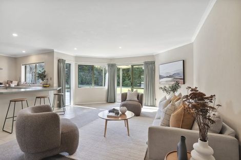 Photo of property in 70a Shaw Road, Oratia, Auckland, 0604