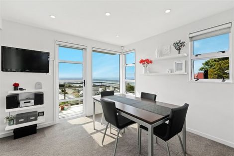 Photo of property in 1/5a Madeley Road, Mount Pleasant, Christchurch, 8081