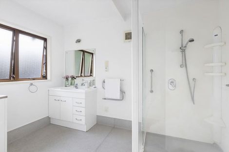 Photo of property in 1/807 East Coast Road, Northcross, Auckland, 0630