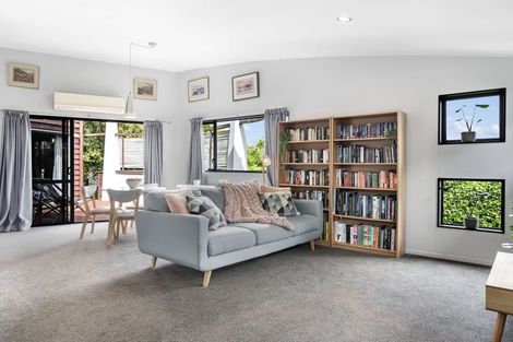 Photo of property in 9 Ginders Drive, Massey, Auckland, 0614