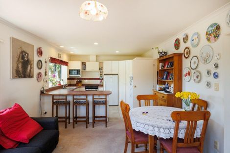 Photo of property in 7 Jasmine Place, Fitzherbert, Palmerston North, 4410