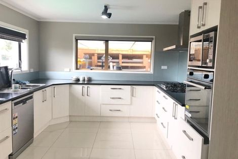 Photo of property in 6 Suwyn Place, Weymouth, Auckland, 2103