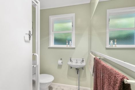 Photo of property in 1/94 Dowse Drive, Maungaraki, Lower Hutt, 5010