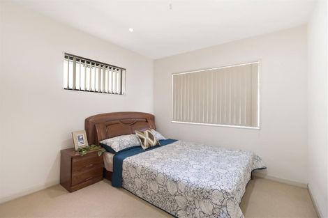 Photo of property in 17 Semillon Avenue, Henderson, Auckland, 0612