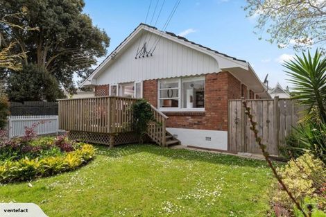 Photo of property in 1/126a Vauxhall Road, Narrow Neck, Auckland, 0624