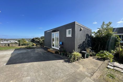 Photo of property in 35 Miramar Place, Pakuranga, Auckland, 2010