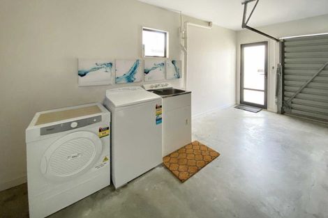 Photo of property in 7 Oakford Close, Riccarton, Christchurch, 8011