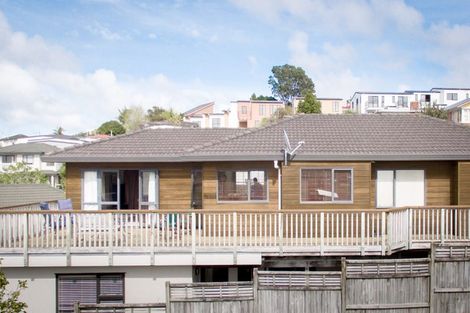 Photo of property in 2/310 Wairau Road, Glenfield, Auckland, 0629