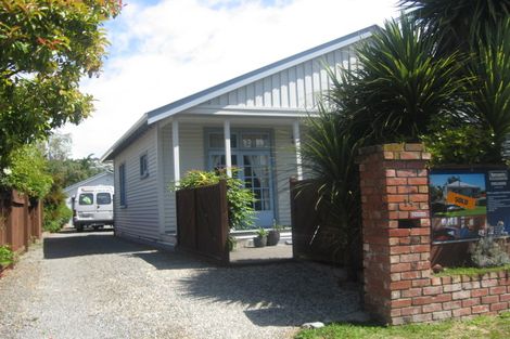 Photo of property in 14 Sandwich Road, Beckenham, Christchurch, 8023