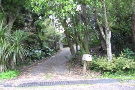 Photo of property in 4 Raroa Terrace, Waiatarua, Auckland, 0604