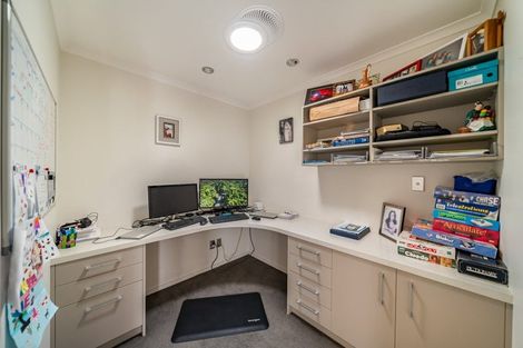 Photo of property in 140 Norana Road, Timberlea, Upper Hutt, 5018