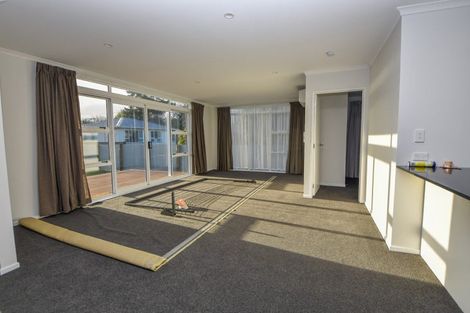 Photo of property in 2f Garner Place, Glenfield, Auckland, 0629