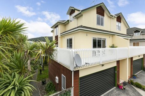 Photo of property in 4/9 Tawa Street, Tawa, Wellington, 5028