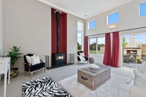 Photo of property in 21 Teviotview Place, Amberley, 7410