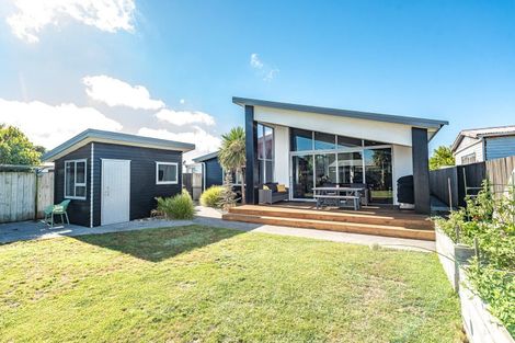 Photo of property in 3 Kamahi Street, Castlecliff, Whanganui, 4501