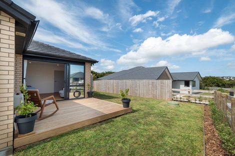 Photo of property in 17 Omahuru Road, Glenbrook, 2681