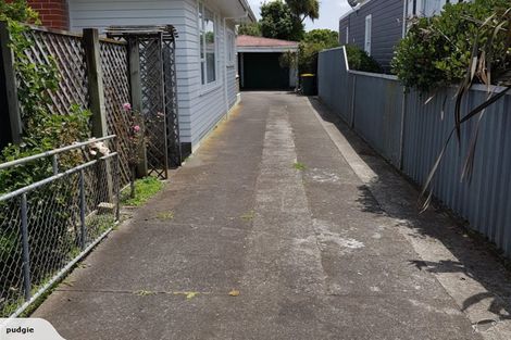 Photo of property in 37 Disraeli Street, Hawera, 4610