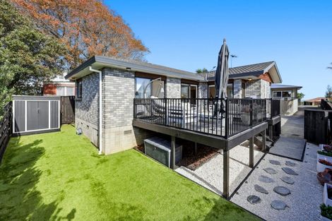 Photo of property in 2/102 Sandspit Road, Shelly Park, Auckland, 2014