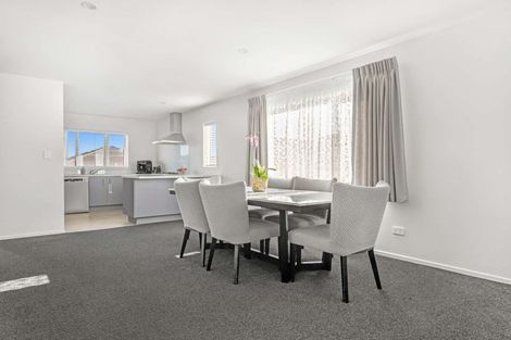 Photo of property in 8 Verdot Close, Kumeu, 0810