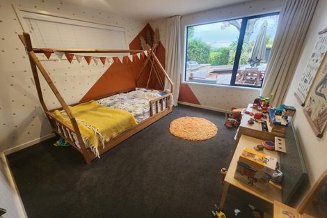 Photo of property in 11 Laing Crescent, Heathcote Valley, Christchurch, 8022