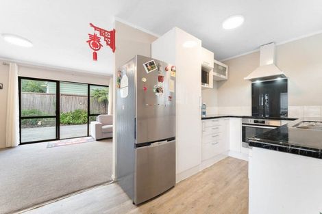 Photo of property in 2/12 Benchmark Drive, Massey, Auckland, 0614