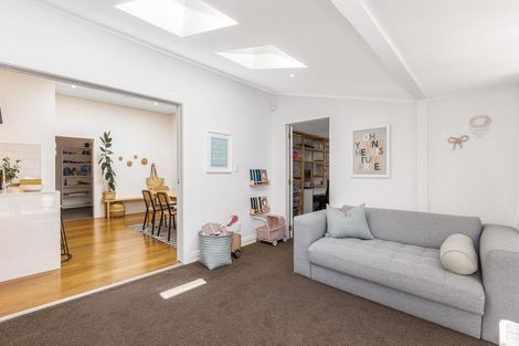 Photo of property in 4 Totara Street, Eastbourne, Lower Hutt, 5013