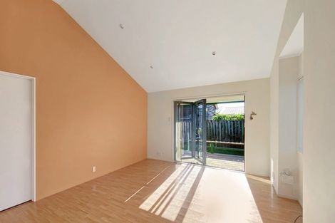 Photo of property in 4/390 West Coast Road, Glen Eden, Auckland, 0602