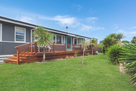 Photo of property in 22 Hennessy Street East, Foxton Beach, Foxton, 4815