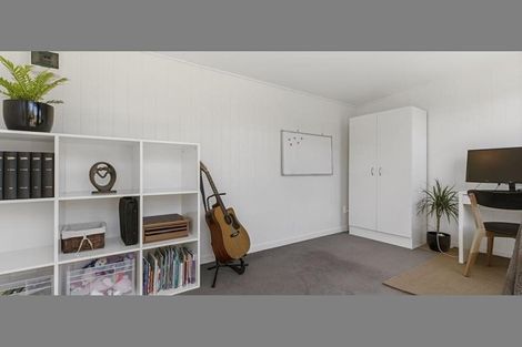 Photo of property in 24 La Rosa Street, Green Bay, Auckland, 0604